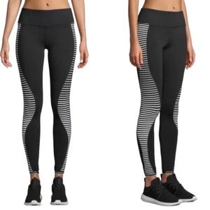 ALO Yoga Airbrush leggings/ black / size L